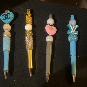 Chic Decorative custom Pen
Chose only 1 from list 
Each pen is $15.00